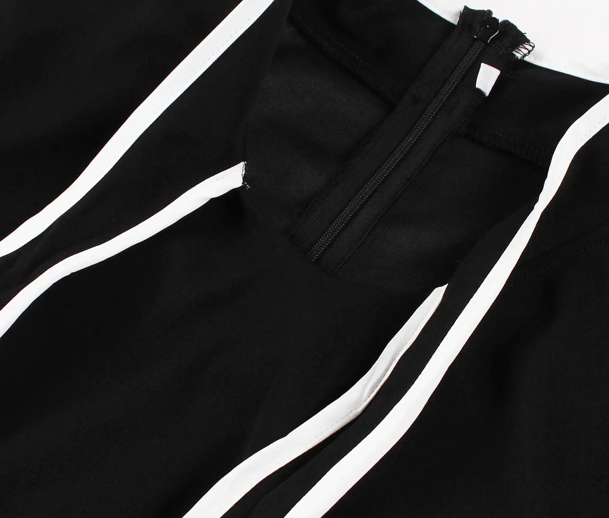 Années 60 Robe Évasée Contrastée Hepburn - Ma Penderie Vintage